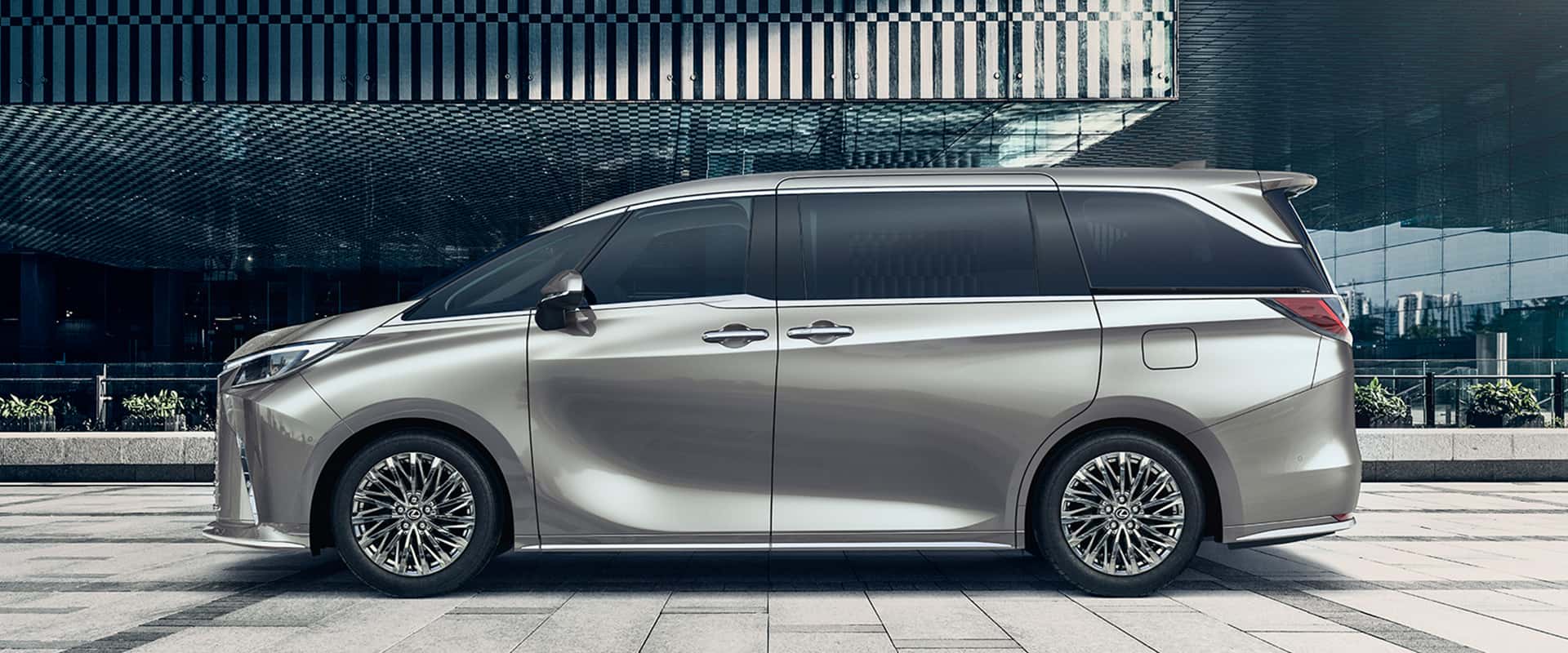 Lexus LM Exterior