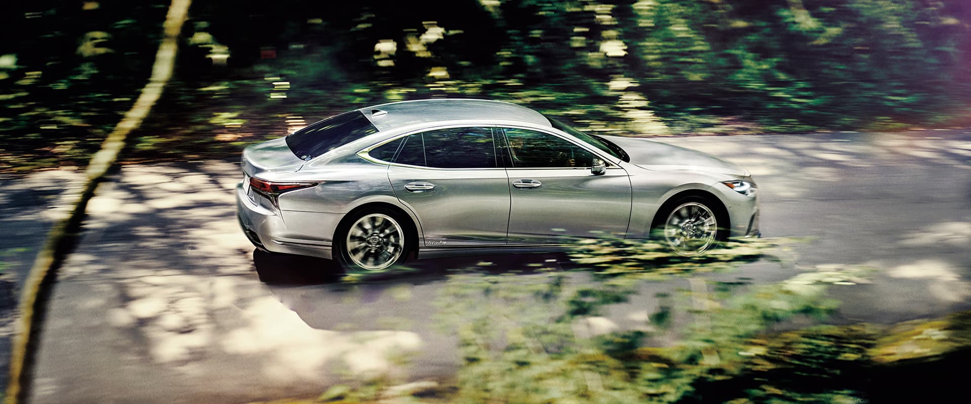 Chi tiết thân xe Lexus LS